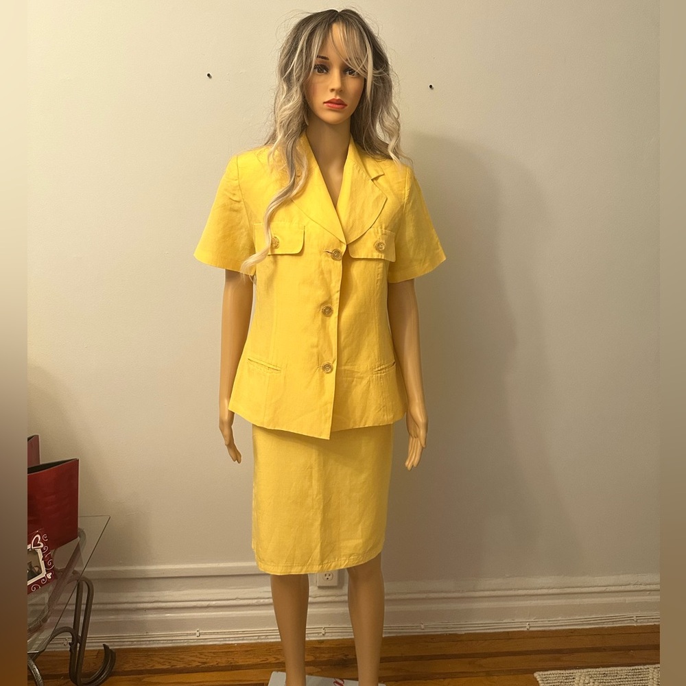 Yellow Short Sleeve Blazer and Skirt Set. Size large